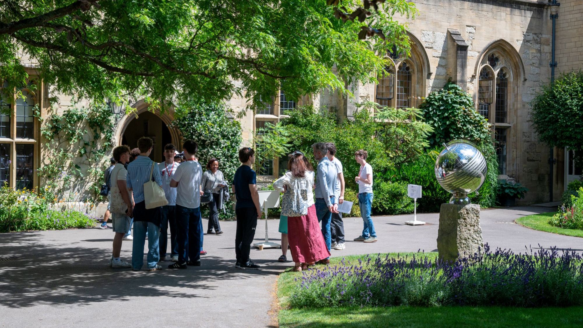 Balliol students giving a tour of the College to prospective students